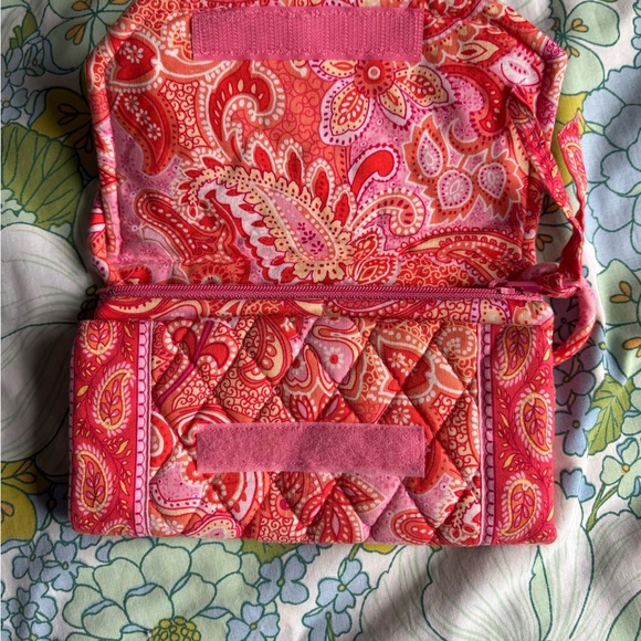 Vera Bradley Crossbody Purse, Built in Wallet, Pink Floral Pattern - Picture 3 of 7